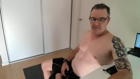 Snapshot of hempie1973 chatting on December 1, 2025, 5:23 am hempie1973 online show from December 1, 2025, 5:23 am