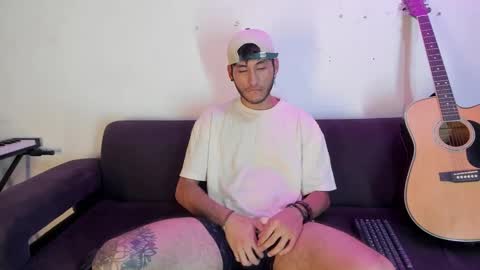 Snapshot of henrik_senn chatting on December 13, 2024, 2:32 am henrik_senn online show from December 13, 2024, 2:32 am