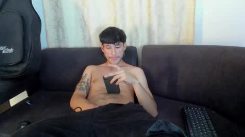 Snapshot of henrik_senn chatting on October 15, 2025, 10:21 pm henrik_senn online show from October 15, 2025, 10:21 pm