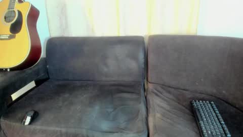 Snapshot of henrik_senn chatting on November 5, 2025, 1:27 am henrik_senn online show from November 5, 2025, 1:27 am