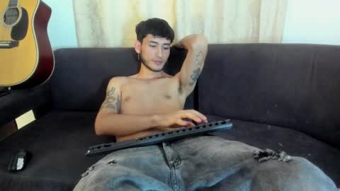 Snapshot of henrik_senn chatting on November 8, 2025, 11:32 am henrik_senn online show from November 8, 2025, 11:32 am