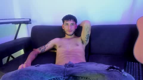 Snapshot of henrik_senn chatting on November 15, 2025, 12:30 am henrik_senn online show from November 15, 2025, 12:30 am