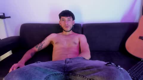 Snapshot of henrik_senn chatting on November 27, 2025, 2:08 pm henrik_senn online show from November 27, 2025, 2:08 pm