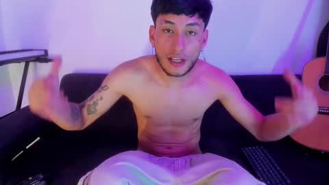 Snapshot of henrik_senn chatting on December 1, 2025, 11:32 pm henrik_senn online show from December 1, 2025, 11:32 pm