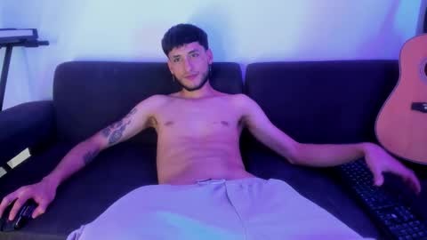 Snapshot of henrik_senn chatting on December 2, 2025, 11:37 am henrik_senn online show from December 2, 2025, 11:37 am