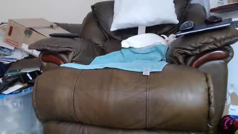 Snapshot of henryjxxx chatting on October 3, 2025, 9:28 am henryjxxx online show from October 3, 2025, 9:28 am