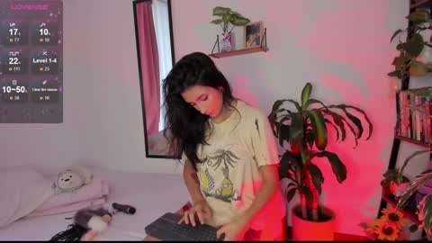 Snapshot of hera_069 chatting on December 20, 2024, 10:32 pm Hello I am Valentina independent Colombian model I love sensuality and pleasure welcome online show from December 20, 2024, 10:32 pm
