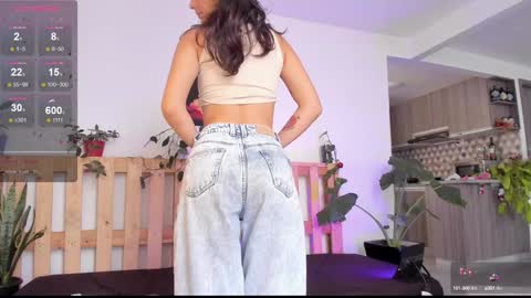 Snapshot of hera_069 chatting on December 23, 2024, 5:43 pm Hello I am Valentina independent Colombian model I love sensuality and pleasure welcome online show from December 23, 2024, 5:43 pm