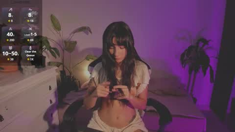 Snapshot of hera_069 chatting on October 1, 2025, 5:35 am Hello I am Valentina independent Colombian model I love sensuality and pleasure welcome online show from October 1, 2025, 5:35 am