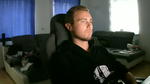 Snapshot of herbstenden chatting on November 9, 2025, 2:37 pm John Pearl online show from November 9, 2025, 2:37 pm