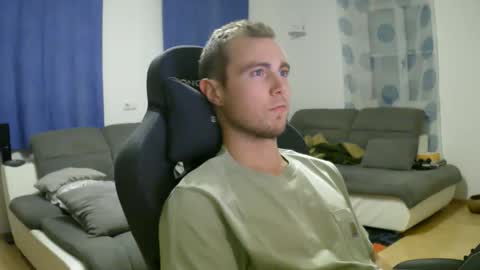 Snapshot of herbstenden chatting on December 5, 2025, 7:10 pm John Pearl online show from December 5, 2025, 7:10 pm