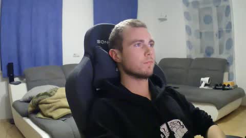 Snapshot of herbstenden chatting on December 13, 2025, 8:14 pm John Pearl online show from December 13, 2025, 8:14 pm