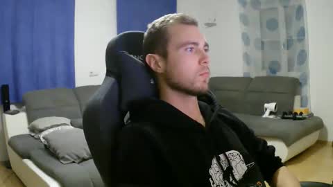 Snapshot of herbstenden chatting on December 20, 2025, 7:10 pm John Pearl online show from December 20, 2025, 7:10 pm