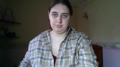 Snapshot of hess_luna_ chatting on November 6, 2025, 10:05 am hess_luna_ online show from November 6, 2025, 10:05 am