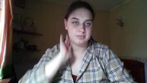 Snapshot of hess_luna_ chatting on November 7, 2025, 10:04 am hess_luna_ online show from November 7, 2025, 10:04 am
