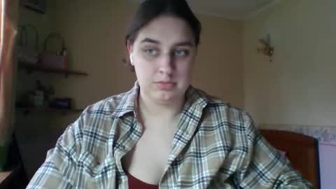 Snapshot of hess_luna_ chatting on November 12, 2025, 10:04 am hess_luna_ online show from November 12, 2025, 10:04 am