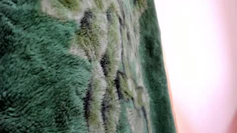 hesttia_ online show from September 28, 2025, 10:04 pm