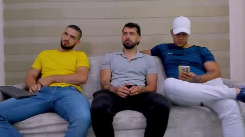 heteros men online show from February 21, 2025, 1:33 pm