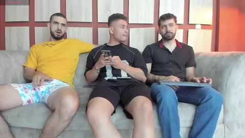 heteros men online show from February 23, 2025, 2:35 pm