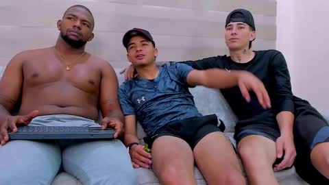 heteros men online show from February 27, 2025, 7:47 pm