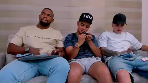 heteros men online show from March 3, 2025, 7:28 pm