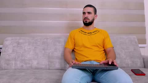 heteros men online show from March 6, 2025, 1:14 pm