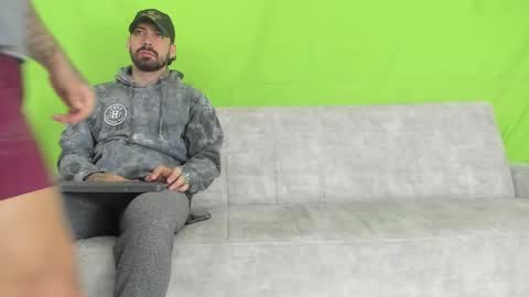 heteros men online show from March 10, 2025, 1:32 pm