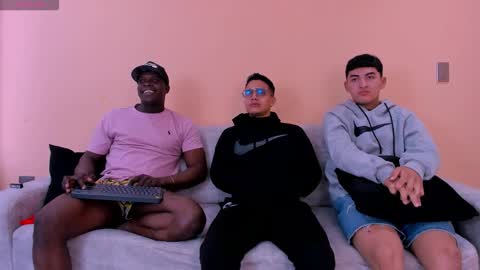 heteros men online show from November 29, 2025, 1:47 pm