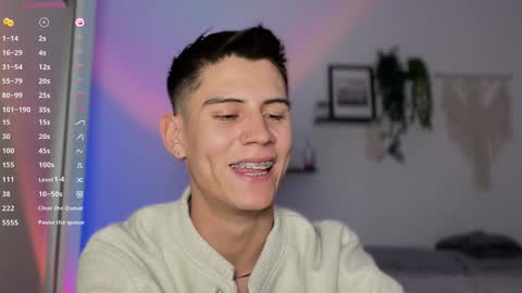 Snapshot of hey_cesard chatting on December 14, 2024, 12:11 am hey_cesard online show from December 14, 2024, 12:11 am