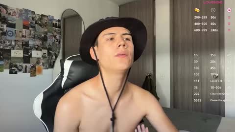 Snapshot of hey_cesard chatting on October 21, 2025, 4:08 pm hey_cesard online show from October 21, 2025, 4:08 pm