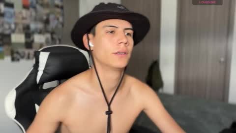 Snapshot of hey_cesard chatting on October 23, 2025, 3:22 pm hey_cesard online show from October 23, 2025, 3:22 pm