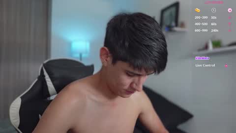 Snapshot of hey_cesard chatting on November 4, 2025, 3:33 pm hey_cesard online show from November 4, 2025, 3:33 pm