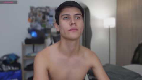 Snapshot of hey_cesard chatting on December 3, 2025, 4:05 pm hey_cesard online show from December 3, 2025, 4:05 pm