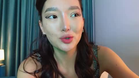 Snapshot of hey_herbal chatting on October 18, 2025, 1:56 pm Audrey online show from October 18, 2025, 1:56 pm
