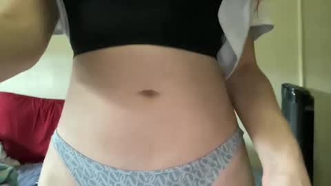 Snapshot of heybluebabe chatting on February 5, 2025, 8:35 pm Blue online show from February 5, 2025, 8:35 pm