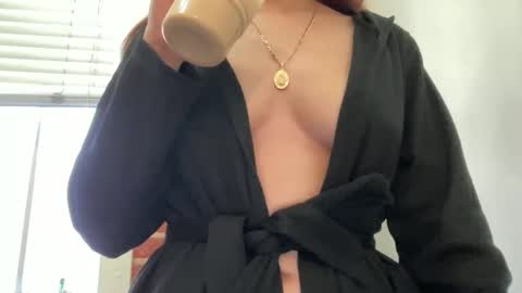 Snapshot of heybluebabe chatting on March 7, 2025, 4:55 pm Blue online show from March 7, 2025, 4:55 pm