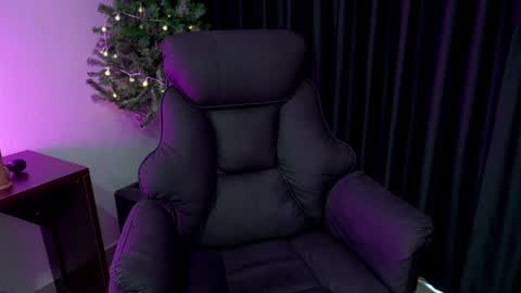 Snapshot of heykittyy chatting on December 11, 2024, 4:18 am Hi guys You can call me Kitty online show from December 11, 2024, 4:18 am