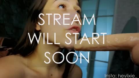 Snapshot of heylixie_ chatting on September 15, 2025, 12:54 am Li online show from September 15, 2025, 12:54 am