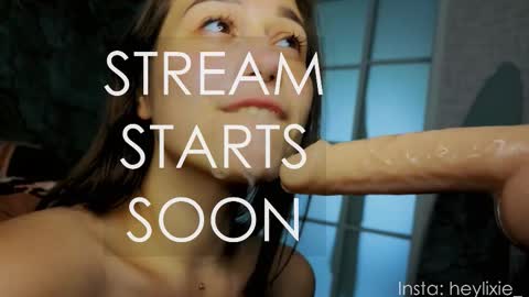 Snapshot of heylixie_ chatting on October 3, 2025, 12:51 am Li online show from October 3, 2025, 12:51 am