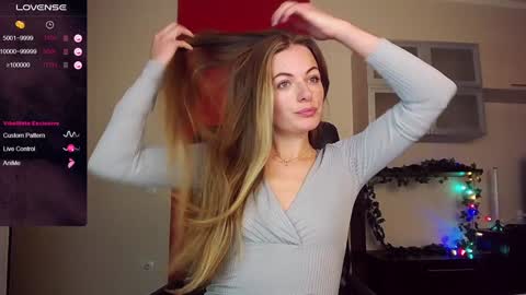 Snapshot of hi_bye_ chatting on January 25, 2025, 12:37 pm Lina online show from January 25, 2025, 12:37 pm