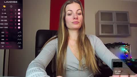 Snapshot of hi_bye_ chatting on February 3, 2025, 5:14 pm Lina online show from February 3, 2025, 5:14 pm