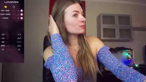 Snapshot of hi_bye_ chatting on February 11, 2025, 6:08 am Lina online show from February 11, 2025, 6:08 am