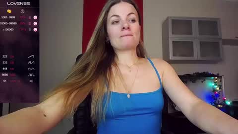 Snapshot of hi_bye_ chatting on February 11, 2025, 4:35 pm Lina online show from February 11, 2025, 4:35 pm