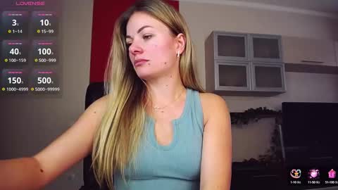 Snapshot of hi_bye_ chatting on October 15, 2025, 11:21 am Lina online show from October 15, 2025, 11:21 am