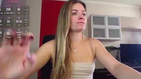 Snapshot of hi_bye_ chatting on November 15, 2025, 8:22 am Lina online show from November 15, 2025, 8:22 am