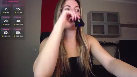 Snapshot of hi_bye_ chatting on November 30, 2025, 8:40 am Lina online show from November 30, 2025, 8:40 am