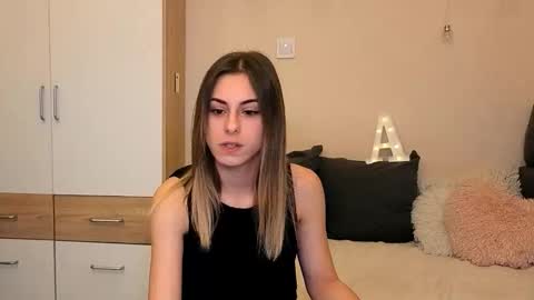 Snapshot of hidden_gem__ chatting on October 18, 2025, 3:02 pm Ana online show from October 18, 2025, 3:02 pm