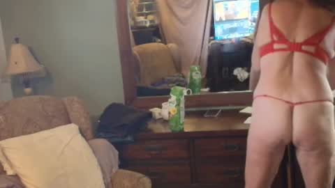 Snapshot of hidden_gold_milf chatting on November 22, 2025, 10:20 pm hidden_gold_milf online show from November 22, 2025, 10:20 pm