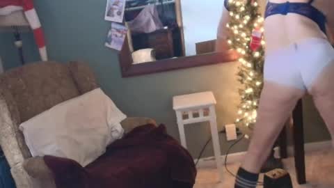 Snapshot of hidden_gold_milf chatting on December 3, 2025, 7:34 pm hidden_gold_milf online show from December 3, 2025, 7:34 pm