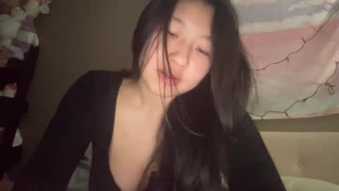 Snapshot of hiddenr0se chatting on March 4, 2025, 5:32 am HiddenR0se online show from March 4, 2025, 5:32 am